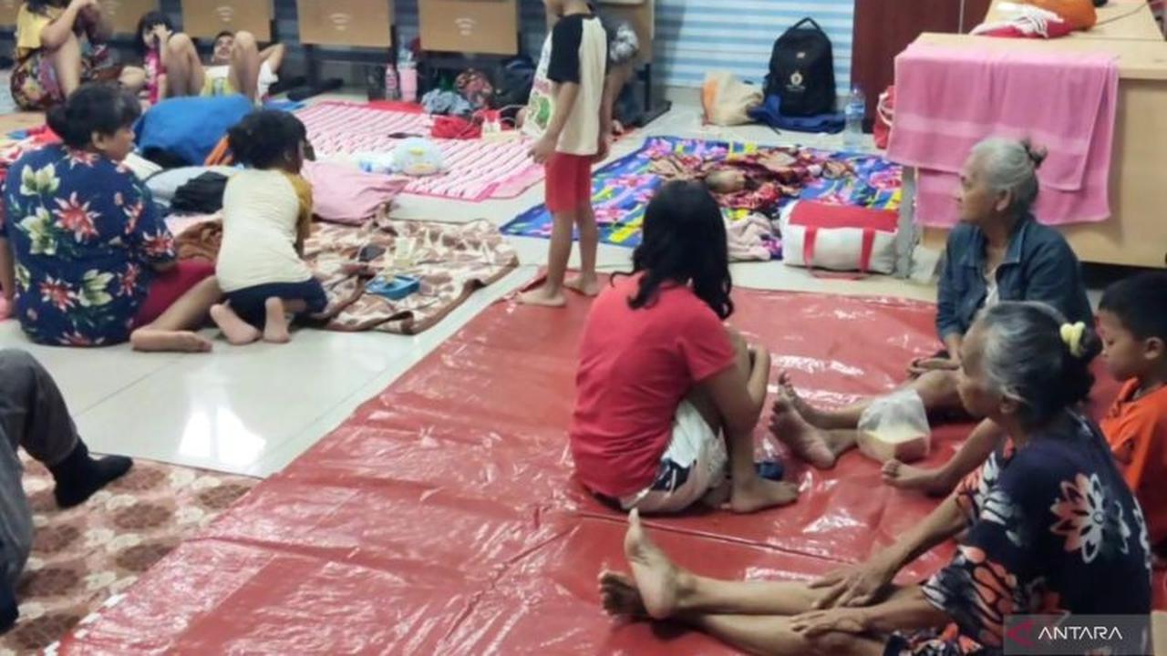 Pengungsi Banjir Kebon Pala Berharap Bantuan Obat dan Makanan Mendesak