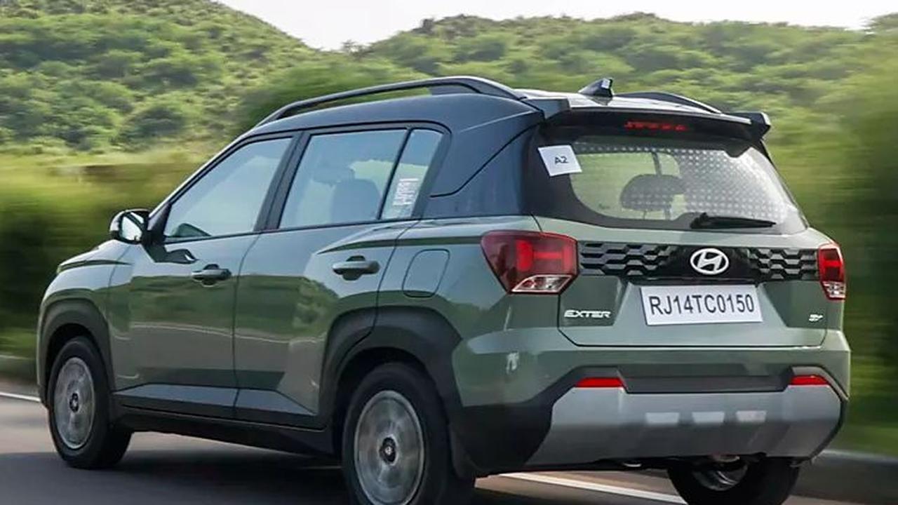 Dengan sentuhan desain yang gagah khas SUV, cladding hitam over fender dan grill dengan nuansa seperti Hyundai Stargazer X memberikan tampilan eksterior yang menonjol. Selain itu, atap hitam juga memberikan kesan sporty dan tangguh. Lampu LED DRL dan lamp