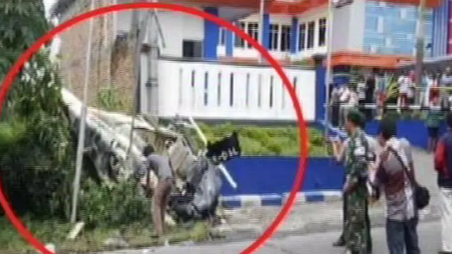 [VIDEO] Lokasi Heli Jatuh Depan RS Berastagi Jadi Tontonan Warga