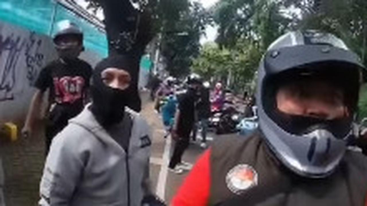 Viral Rombongan Klub Motor Ribut Sama Warga di Jalan