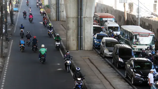 Melawan Arus di Jalan Ciledug Raya