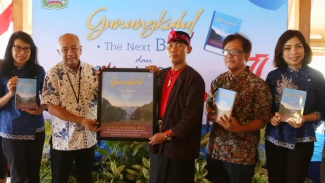 Launching buku Gunungkidul The Next Bali di Pendopo Taman Budaya Gunungkidul, Yogyakarta Jumat (19/8/2022).