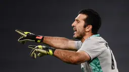 Kiper legendaris ini sudah membela Juventus sejak 2001 silam. Namun di sela-sela perjalanan kariernya Gianluigi Buffon sempat singgah ke klub lain yakni PSG. Sayangnya, kiprahnya tak bertahan lama yakni hanya semusim saja sebelum akhirnya ia memutuskan kembali ke Juventus. (AFP/Marco Bertorello)