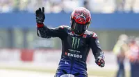 Ekspresi pembalap Monster Energy Yamaha, Fabio Quartararo setelah menjuarai MotoGP Belanda di Sirkuit Assen, Minggu (27/6/2021). (Vincent Jannink/AFP)