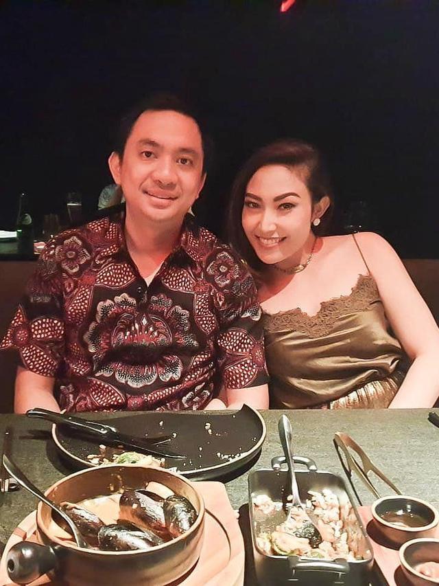 [Fimela] Ayu Dewi dan Regi Datau