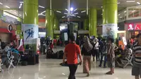 Stasiun Gambir, Jakarta Pusat yang dipenuhi pemudik, Minggu (2/7/2017). (Liputan6.com/Muhammad Radityo Priyasmoro)