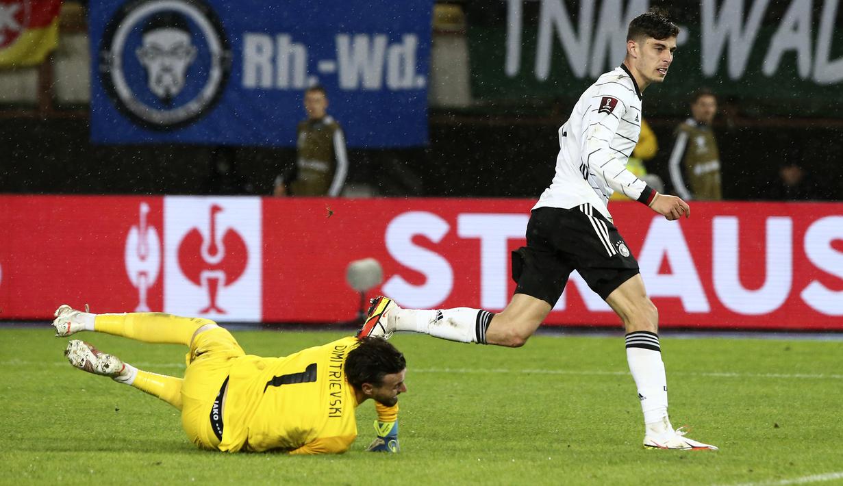 Jerman memecah kebuntuan di awal babak kedua. Pada menit ke-50, Kai Havertz membawa Jerman unggul 1-0 atas Makedonia Utara lewat tembakan kerasnya usai menerima umpan terobosan Thomas Mueller. (AP/Boris Grdanoski)