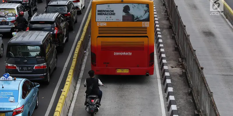 Jakarta Lengang, Pemotor Tetap Terobos Jalur Transjakarta