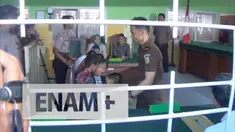 Majelis hakim menjatuhkan vonis 10 tahun penjara kepada 7 pelaku pemerkosaan dan pembunuhan Yuyun di Rejang Lebong, Bengkulu. Pemerintah akan memperberat hukuman pelaku pemerkosaan dengan opsi dikebiri atau hukuman mati.