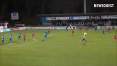 Herman Kore pemain US Concarneau France (CFA) klub amatir di Prancis mencetak gol yang mempermalukan kiper lawan karena bergerak terlalu jauh hingga kotak penalti lawan.