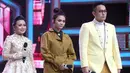 Rina Nose sendiri juga telah meminta maaf atas perubahan pada dirinya. Khususnya pada penggemarnya yang merasa kecewa. Ia mengaku keinginan untuk melepas hijab itu sudah lima bulan silam. (Nurwahyunan/Bintang.com)