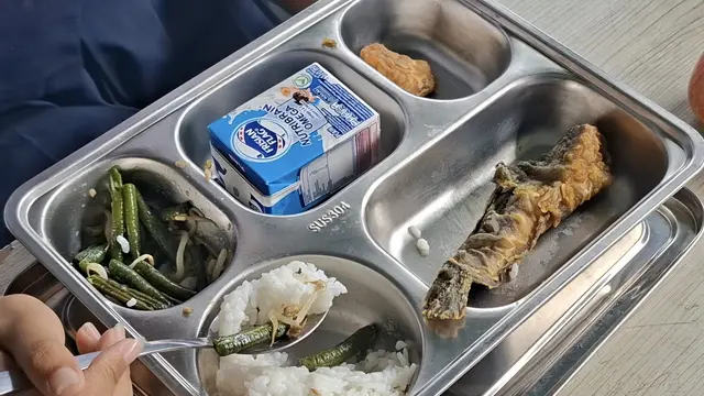 Program Makan Bergizi Gratis (MBG) di SMPN 01 Tamansari, Bogor, Jawa Barat (Liputan6.com/Winda Nelfira)