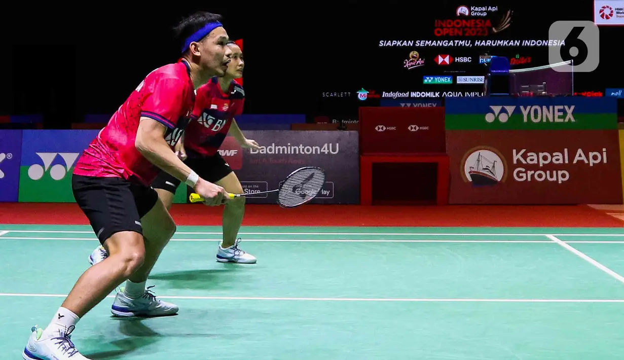 Sementara Ganda Jepang Yuta/Arisa akan menghadapi pasangan Hong Kong, Tang Chun Man/Tse Ying Suet, di babak semifinal. (Liputan6.com/Herman Zakharia)
