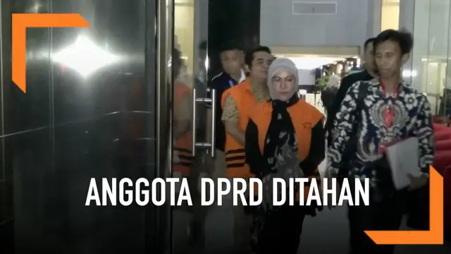 Komisi Pemberantasan Korupsi menahan empat anggota DPRD Lampung Tengah terkait kasus dugaan gratifikasi 95 miliar rupiah. Senin (29/4) malam keempat tersangka keluar Gedung KPK dengan mengenakan baju tahanan setelah diperiksa selama 9 jam.