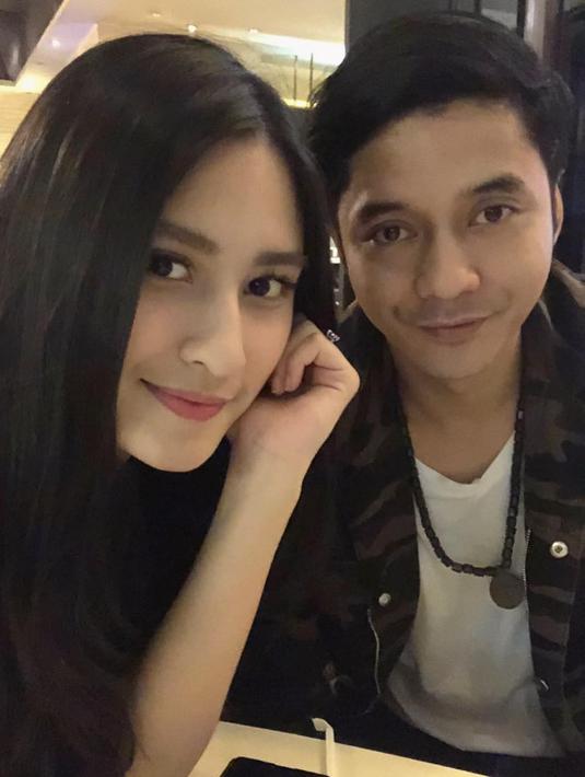 Posting Foto Prewedding Adly Fairuz Tutup Kolom Komentar 