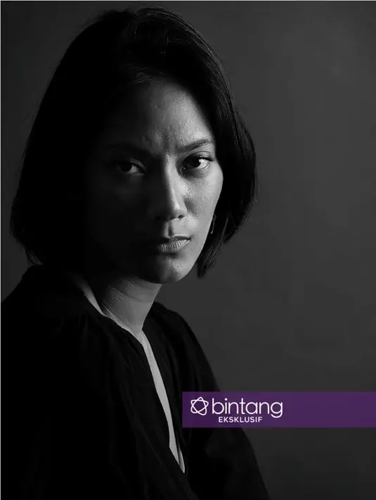 "Seharusnya sih gue sebagai pemain mestinya udah tahu gimana filmnya dan nggak kaget lagi. Tapi pas nonton benar-benar kaget, takut, lucu, semuanya jadi satu." lanjutnya. (Adrian Putra/Bintang.com)