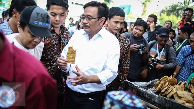 20161025-Djarot Sambangi Pedagang Kaki Lima di Kawasan Mangga Dua-Jakarta