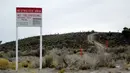 Mungkin belum banyak orang yang tahu dimana Area 51 itu berada. Area 51 berada di bagian selatan Nevada, 83 mil dari Las Vegas bagian barat laut. Tempat ini dikabarkan tempat yang sangat rahasia dan mempunyai banyak rahasia didalamnya. (1.bp.blogspot.com)
