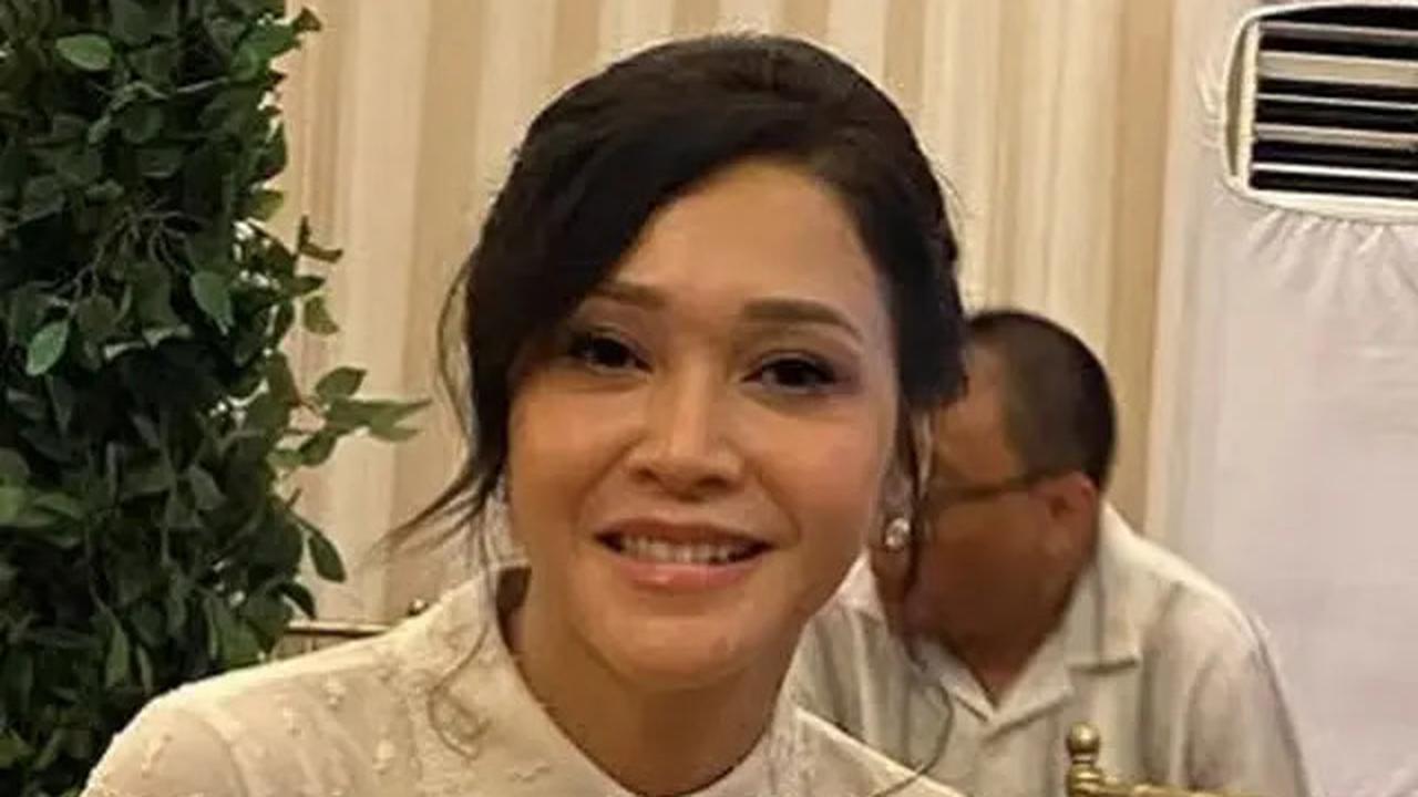 Tampilan Maia Estianty Dibalut Dress Putih Stunning Saat Halal Bihalal, Tak Kalah Stunning dengan Kedua Calon Menantu Good Looking