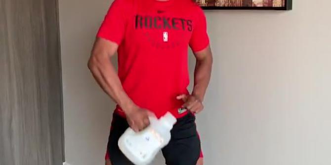 VIDEO: Pelatih Fisik NBA, Willie Cruz Bagikan Tips Sederhana Bagi Kamu yang Ingin Olahraga Angkat Beban di Rumah