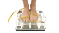 Untuk kamu-kamu yang ingin tetap menjaga berat badan selama puasa, nggak boleh ninggalin sahur lho. Berikut ini alasannya. (Foto: gymchalo.com)