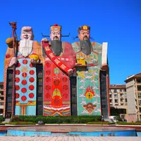 Gedung-gedung pencakar langit berikut ini punya arsitektur bangunan yang aneh.