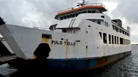 KM Pulo Tello yang melayani trasportasi dari Bengkulu menuju Pulau Enggano. (Liputan6.com/Yuliardi Hardjo)