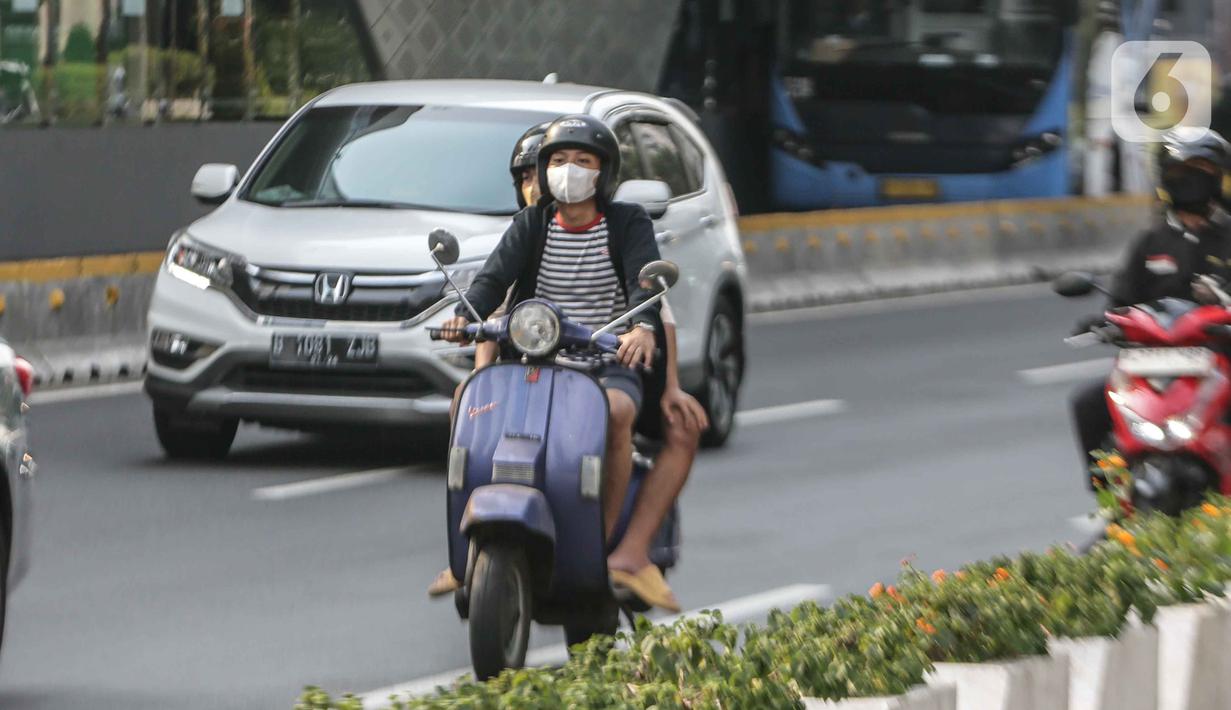 Warga diminta untuk melakukan tindakan preventif dengan memakai masker atau mengurangi aktivitas di luar ruangan. (Liputan6.com/Faizal Fanani)