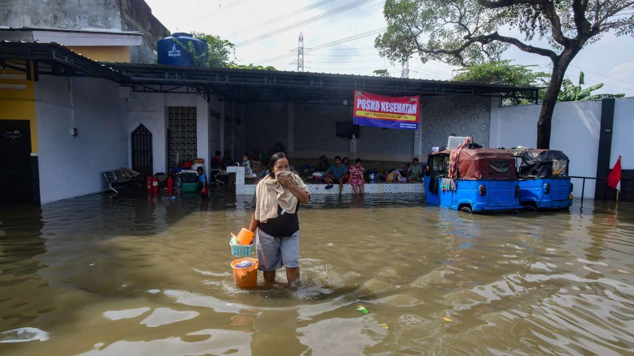 Banjir rendam permukiman di Cipondoh Tangerang
