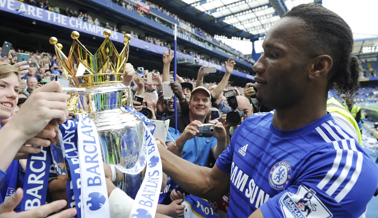 Didier Drogba diboyong Chelsea dari Marseille dengan harga 24 juta poundsterling. Penyerang asal Pantai Gading itu kini menjadi salah satu legenda hidup bagi The Blues. (EPA/Facundo Arrizabalaga) 