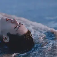 Tulis lirik mendalam, B.I tunjukkan sisi emosionalnya di MV terbaru.