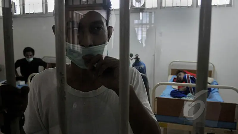 Warga Binaan Melakukan Pemeriksaan Tuberkulosis di LP Cipinang