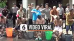 Polres Karanganyar menangkap 6 pelaku video viral mandi di atas motor. Polisi melakukan pembinaan terhadap keenam remaja tersebut sebelum akhirnya diserahkan kepada orangtuanya. Video mereka mandi diatas motor viral di Sosial Media.
