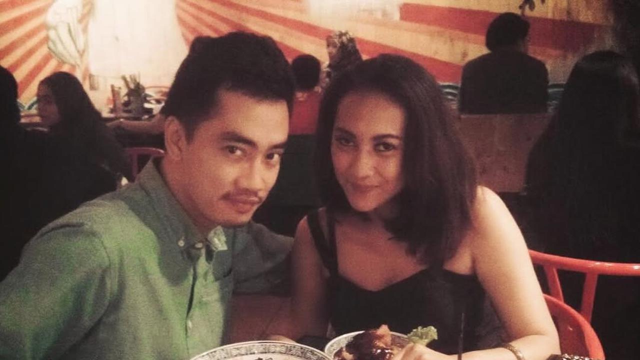 Rayakan Anniversary, Dennis Adhiswara Unggah Foto Masa Pacaran dengan Istri Tercinta