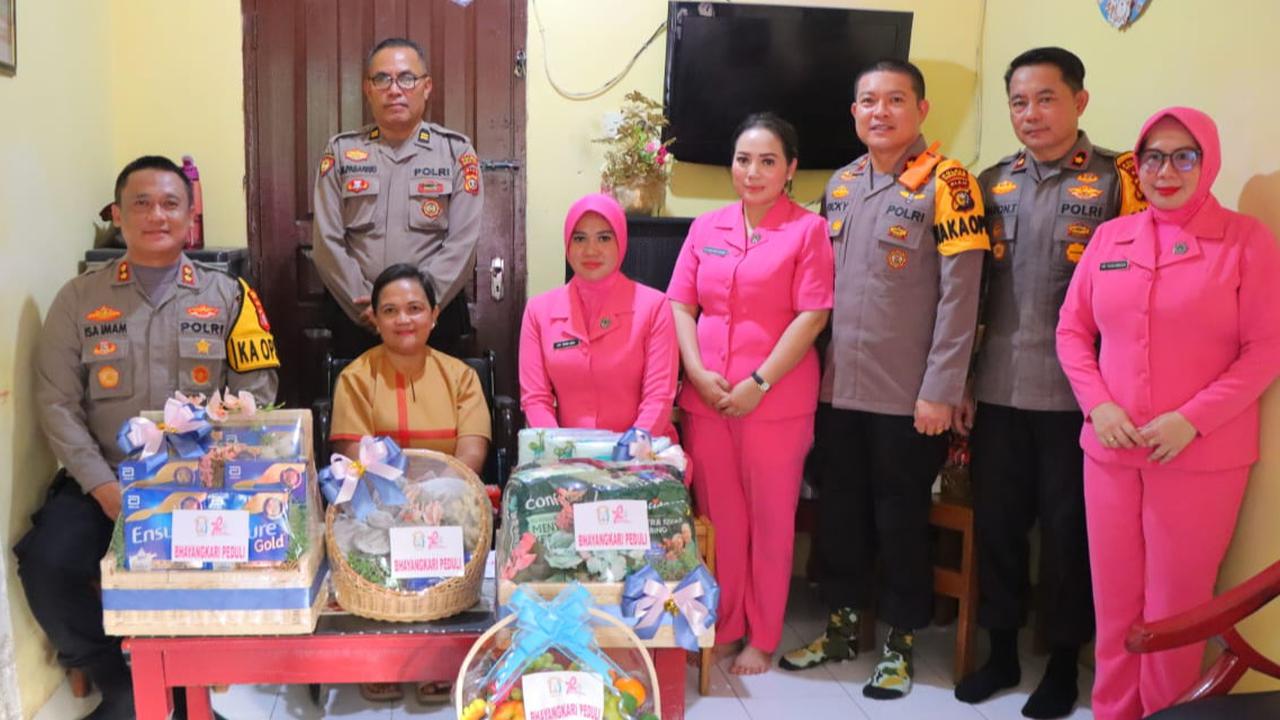 Cooling System Jelang Pilkada, Kapolres Rohil & Jajarannya Gelar Baksos ke Polsek-Polsek