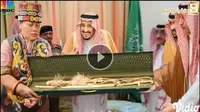 Foto yang mengklaim Ida Dayak mendapatkan hadiah dari Raja Salman. Dok: YouTube Deretan Selebritis