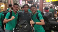 Para pemain Timnas U-19 saat tiba di Bandara Soekarno-Hatta, Cengkareng, (28/10/2017). Timnas U-19 akan mengikuti kualifikasi Piala Asia di Korea Selatan. (Bola.com/Nicklas Hanoatubun)