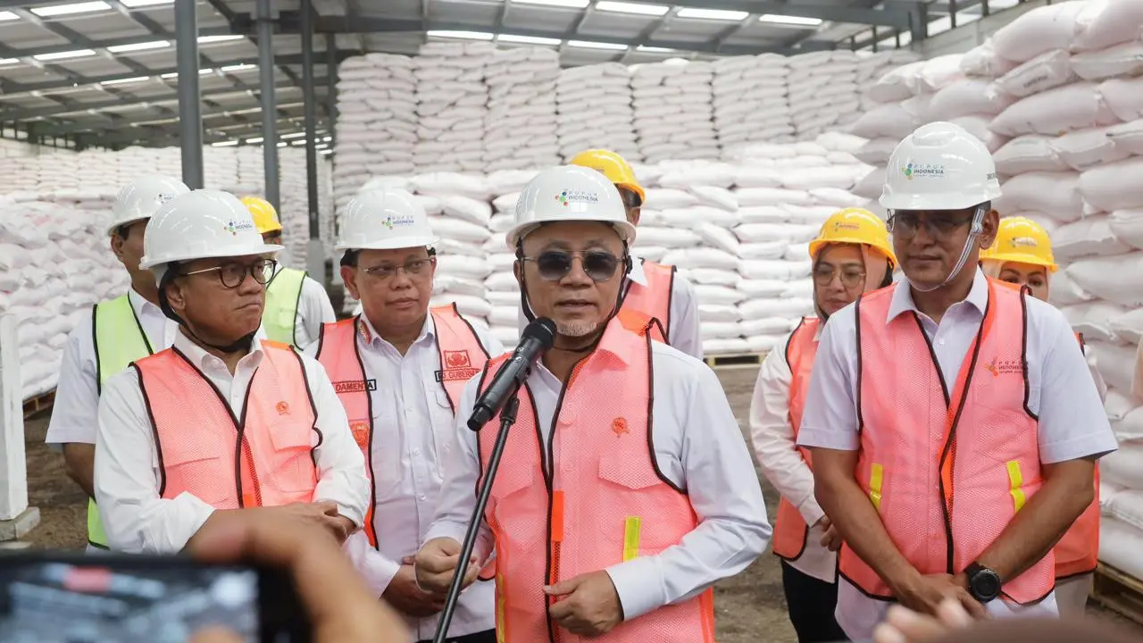 Menteri Koordinator Bidang Pangan, Zulkifli Hasan (Zulhas), memastikan ketersediaan stok pupuk bersubsidi di Provinsi Banten