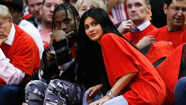 [Bintang] Kylie Jenner - Travis Scott