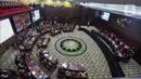 Suasana sidang putusan perkara Perselisihan Hasil Pemilihan Umum (PHPU) atau putusan sidang sengketa Pilpres 2024 di Mahkamah Konstitusi (MK), Senin (22/4/2024). (Liputan6.com/Angga Yuniar)