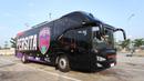 Bus Persita Tangerang dengan bus dari karoseri Tentrem Avante H7 yang dibalut dengan warna hitam. Livery yang digunakan pun cukup simple namun tetap mewah. Hanya dengan tulisan "PERSITA" dan logo klub serta tambahan grafis warna merah dan ungu di sisi belakang atas. (Source: Ist)
