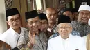 Mantan ketua MK Mahfud MD (tengah) memberi keterangan usai melakukan pertemuan dengan cawapres nomor urut 01 Ma'ruf Amin (kanan) dan istri Gus Dur, Sinta Nuriyah di kawasan Ciganjur, Jakarta, Rabu (26/9). (Liputan6.com/Herman Zakharia)