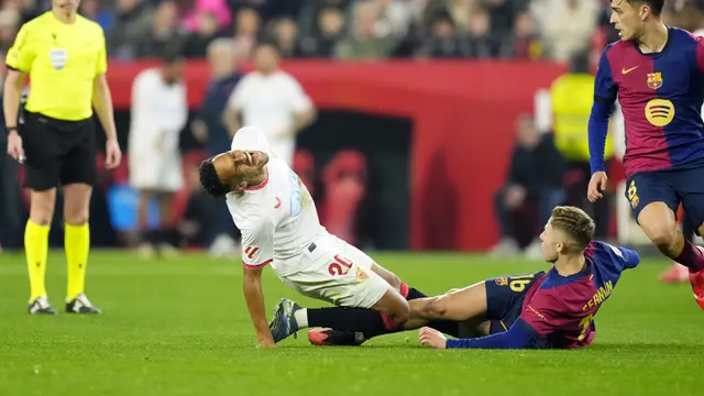 Foto: Penampilan Berliku Fermin Lopez di Laga Barcelona Vs Sevilla, Jadi Supersub tapi Apes Kena Kartu Merah