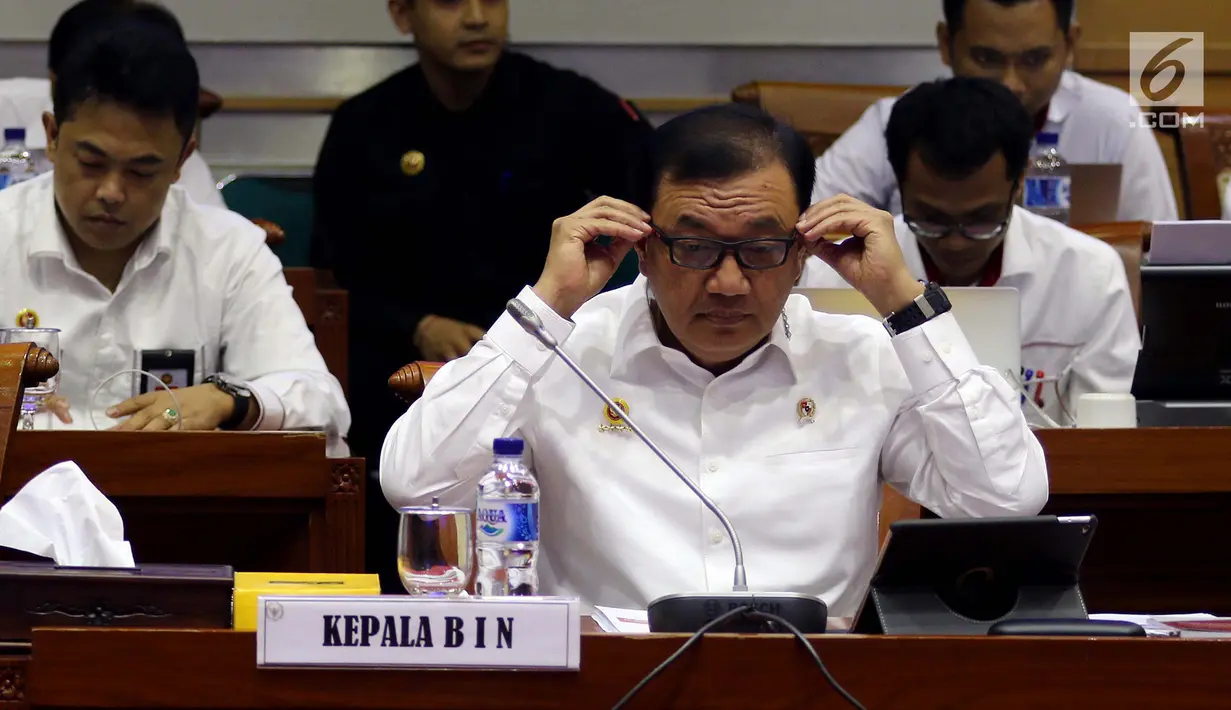 Kepala BIN Budi Gunawan mengikuti rapat kerja bersama Komisi I DPR di Kompleks Parlemen, Senayan, Jakarta, Rabu (24/10). Rapat membahas penyesuaian RKA K/L Tahun 2019 sesuai hasil pembahasan dari Badan Anggaran DPR. (Liputan6.com/Johan Tallo)