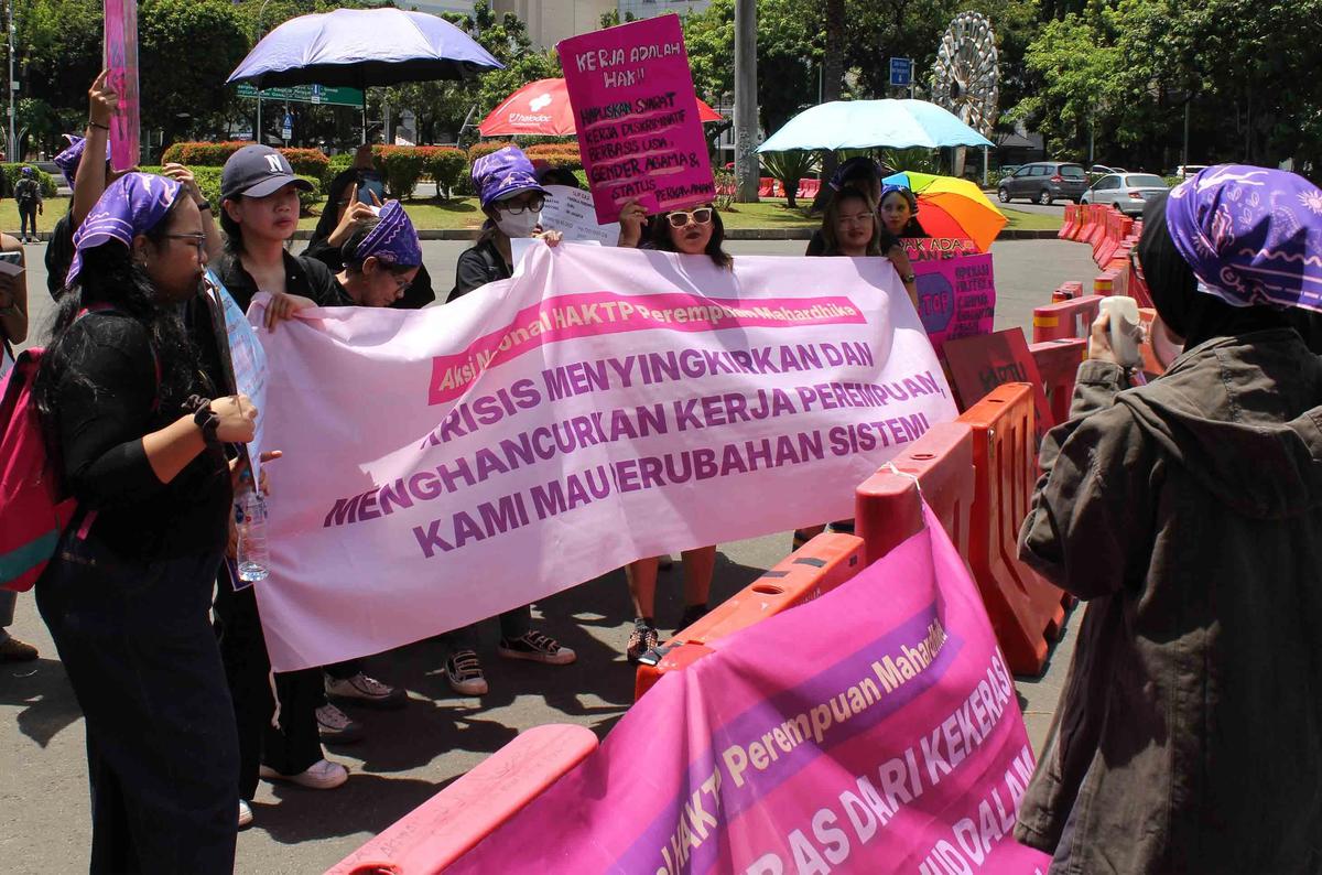 FOTO: Aksi Peringatan HAKTP Serentak Serukan Perlindungan Perempuan dan Aktivis