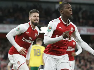 Pemain Arsenal, Eddie Nketiah merayakan golnya ke gawang Norwich City pada laga Piala Liga Inggris di Emirates Stadium, London, (24/10/2017). Arsenal menang 2-1. (AP/Alastair Grant)