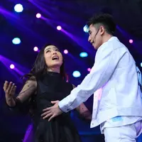 Natasha Wilona dan Verrell Bramasta di HUT SCTV ke-28. (Adrian Putra/Bintang.com)