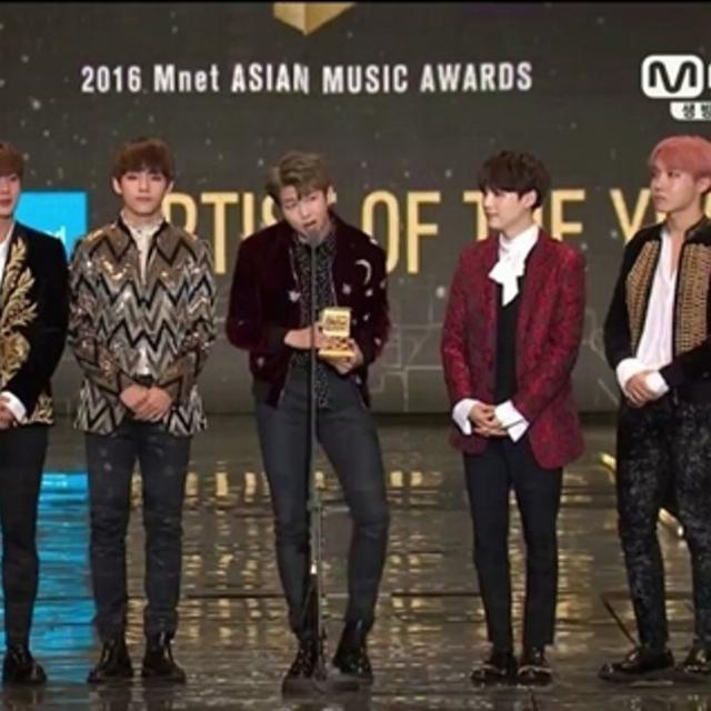 Sempat Diremehkan Bangtan Boys Raih Dua Penghargaan Di Mama 16 Showbiz Liputan6 Com