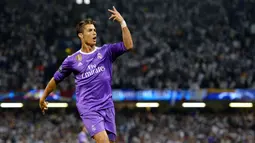 2. Cristiano Ronaldo - Ronaldo tampil 164 kali dan menjadi salah satu pemain dengan jumlah penampilan terbanyak dalam karier Mourinho. Kerja sama keduanya berhasil mempersembahkan juara La Liga, Copa del Rey dan Supercopa Spanyol. (EPA/Peter Powell)