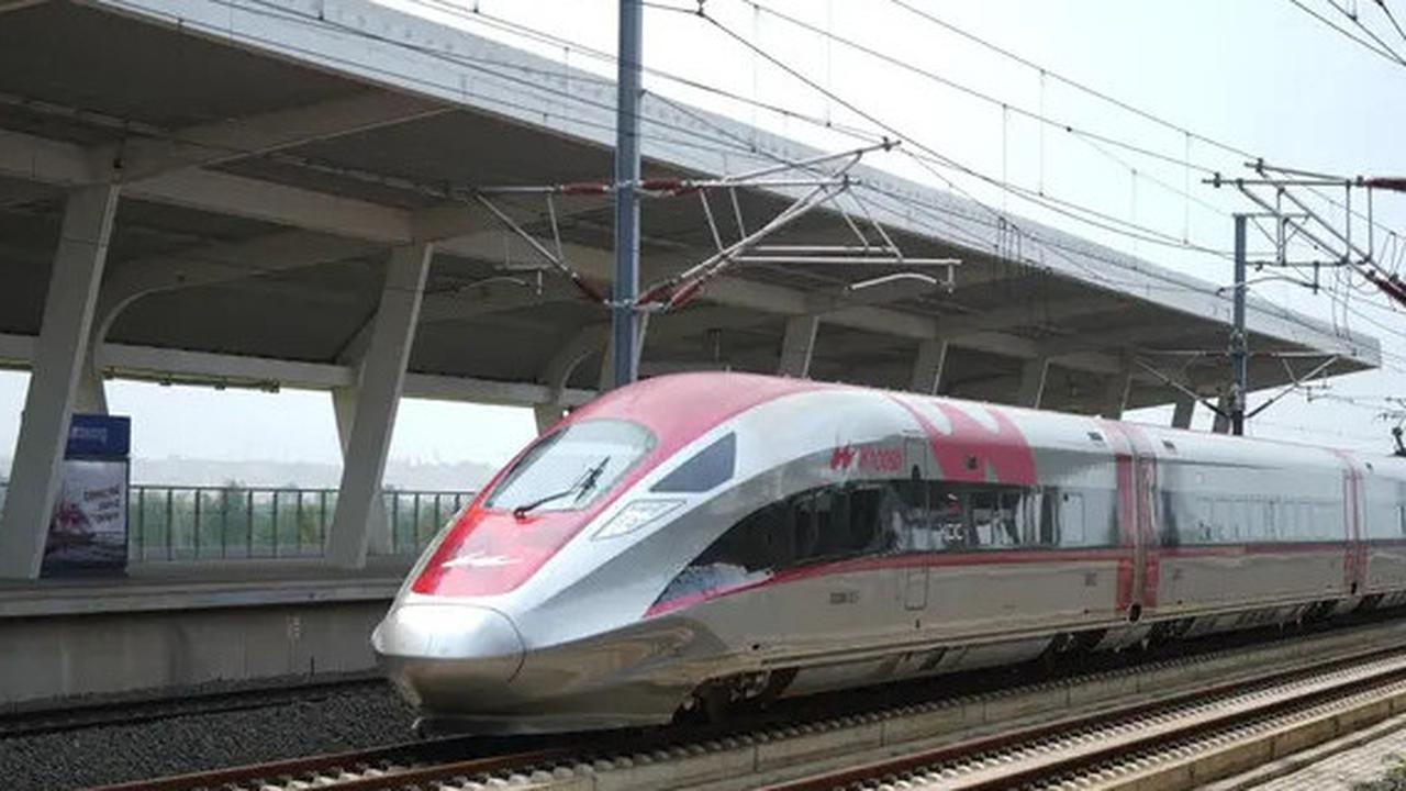 Instruksi Khusus Prabowo, Jalur Kereta Cepat Whoosh Diperpanjang Sampai Surabaya